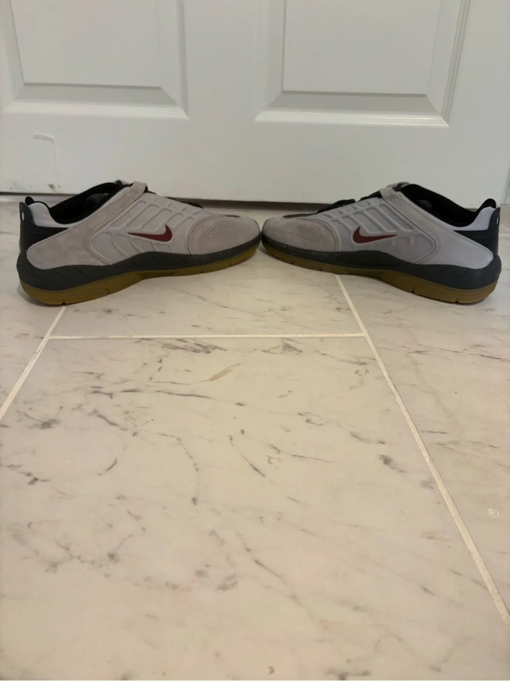 NIB NIKE SB Men’s Grey And Red Vertebrae Shoes
